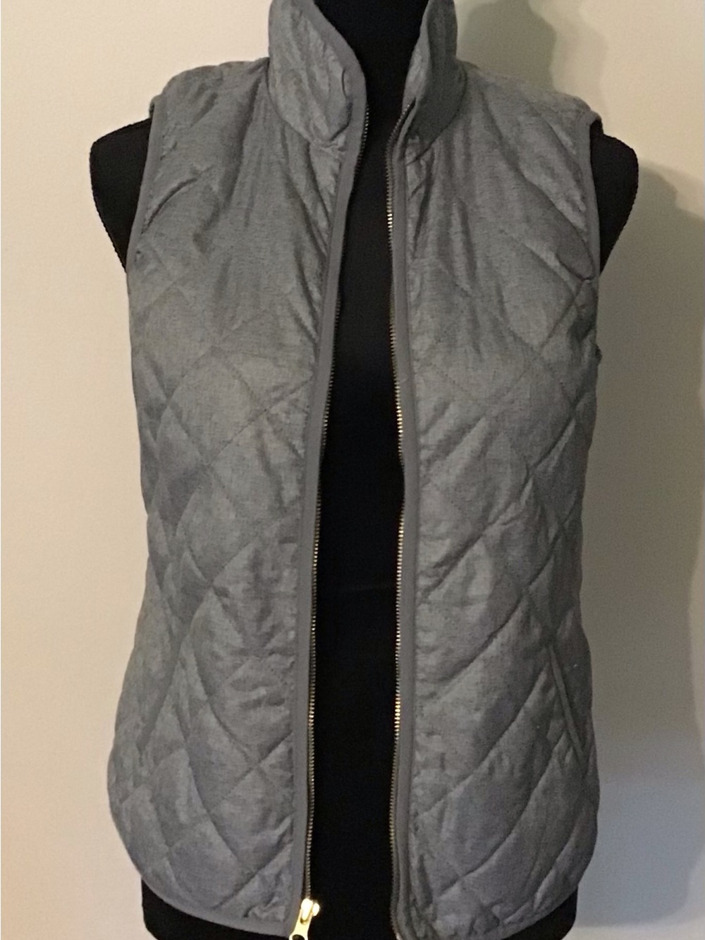 Old Navy Quilted Light Gray Sleeveless Vest